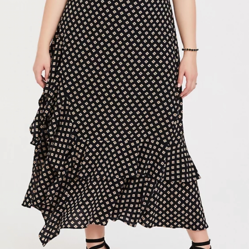 NWOT Torrid Brand Flirty Black Foulard Ruffle Maxi Skirt Size 6 (Torrid Sizing)